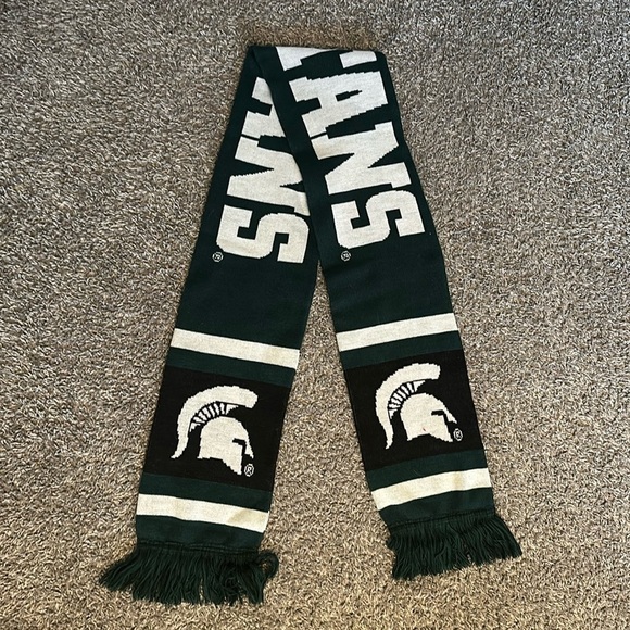 Forever Collectibles Accessories - EUC Forever Collectables Michigan State Scarf